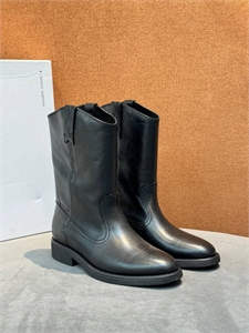 {{productViewItem.photos[photoViewList.activeNavIndex].Alt || productViewItem.photos[photoViewList.activeNavIndex].Description || 'Ботинки GOLDEN GOOSE'}}