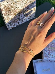 {{productViewItem.photos[photoViewList.activeNavIndex].Alt || productViewItem.photos[photoViewList.activeNavIndex].Description || 'Браслет DIOR'}}