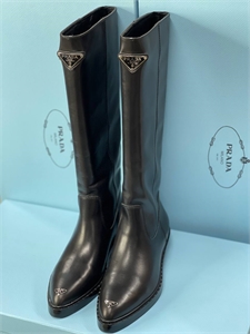 {{productViewItem.photos[photoViewList.activeNavIndex].Alt || productViewItem.photos[photoViewList.activeNavIndex].Description || 'Ботинки PRADA'}}