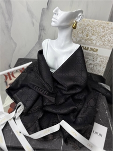 {{productViewItem.photos[photoViewList.activeNavIndex].Alt || productViewItem.photos[photoViewList.activeNavIndex].Description || 'Платок DIOR'}}