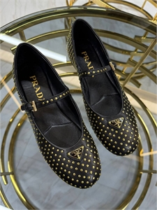 {{productViewItem.photos[photoViewList.activeNavIndex].Alt || productViewItem.photos[photoViewList.activeNavIndex].Description || 'Балетки PRADA'}}