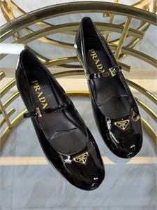 {{productViewItem.photos[photoViewList.activeNavIndex].Alt || productViewItem.photos[photoViewList.activeNavIndex].Description || 'Балетки PRADA'}}