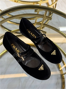 {{productViewItem.photos[photoViewList.activeNavIndex].Alt || productViewItem.photos[photoViewList.activeNavIndex].Description || 'Балетки PRADA'}}