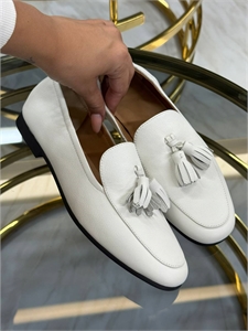 {{productViewItem.photos[photoViewList.activeNavIndex].Alt || productViewItem.photos[photoViewList.activeNavIndex].Description || 'Лоферы THE ROW'}}
