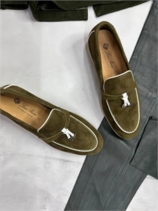 {{productViewItem.photos[photoViewList.activeNavIndex].Alt || productViewItem.photos[photoViewList.activeNavIndex].Description || 'Лоферы LORO PIANA'}}