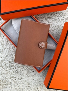 {{productViewItem.photos[photoViewList.activeNavIndex].Alt || productViewItem.photos[photoViewList.activeNavIndex].Description || 'Обложка HERMES'}}