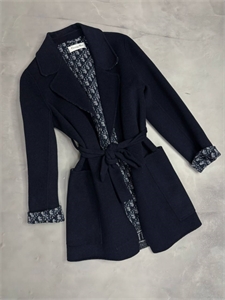 {{productViewItem.photos[photoViewList.activeNavIndex].Alt || productViewItem.photos[photoViewList.activeNavIndex].Description || 'Полупальто DIOR'}}