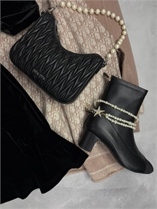 {{productViewItem.photos[photoViewList.activeNavIndex].Alt || productViewItem.photos[photoViewList.activeNavIndex].Description || 'Ботильоны CHANEL'}}