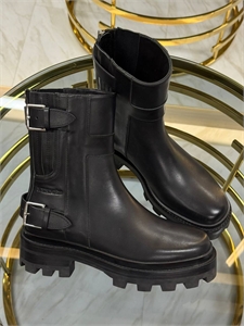 {{productViewItem.photos[photoViewList.activeNavIndex].Alt || productViewItem.photos[photoViewList.activeNavIndex].Description || 'Ботинки HERMES'}}