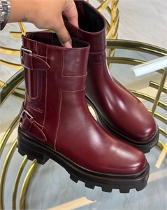 {{productViewItem.photos[photoViewList.activeNavIndex].Alt || productViewItem.photos[photoViewList.activeNavIndex].Description || 'Ботинки HERMES'}}