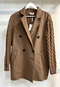 {{productViewItem.photos[photoViewList.activeNavIndex].Alt || productViewItem.photos[photoViewList.activeNavIndex].Description || 'Пальто Max Mara'}}