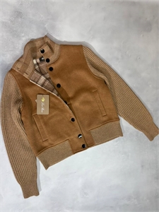 {{productViewItem.photos[photoViewList.activeNavIndex].Alt || productViewItem.photos[photoViewList.activeNavIndex].Description || 'Бомбер LORO PIANA'}}