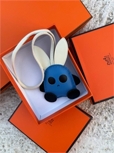 {{productViewItem.photos[photoViewList.activeNavIndex].Alt || productViewItem.photos[photoViewList.activeNavIndex].Description || 'Брелок HERMES'}}