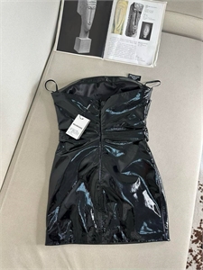 {{productViewItem.photos[photoViewList.activeNavIndex].Alt || productViewItem.photos[photoViewList.activeNavIndex].Description || 'Платье BALENCIAGA'}}
