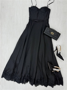 {{productViewItem.photos[photoViewList.activeNavIndex].Alt || productViewItem.photos[photoViewList.activeNavIndex].Description || 'Платье ZIMMERMANN'}}