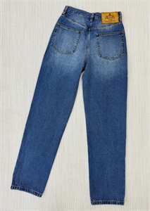 {{productViewItem.photos[photoViewList.activeNavIndex].Alt || productViewItem.photos[photoViewList.activeNavIndex].Description || 'Джинсы PRADA'}}