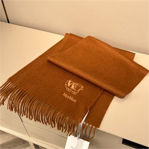 {{productViewItem.photos[photoViewList.activeNavIndex].Alt || productViewItem.photos[photoViewList.activeNavIndex].Description || 'Шарф MAX MARA'}}