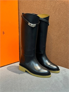 {{productViewItem.photos[photoViewList.activeNavIndex].Alt || productViewItem.photos[photoViewList.activeNavIndex].Description || 'Сапоги HERMES'}}