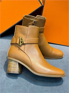 {{productViewItem.photos[photoViewList.activeNavIndex].Alt || productViewItem.photos[photoViewList.activeNavIndex].Description || 'Ботильоны HERMES'}}