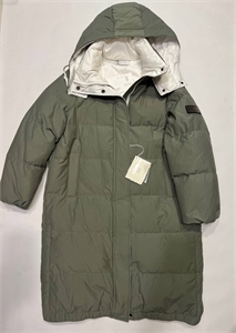 {{productViewItem.photos[photoViewList.activeNavIndex].Alt || productViewItem.photos[photoViewList.activeNavIndex].Description || 'Пуховик BRUNELLO CUCINELLI'}}