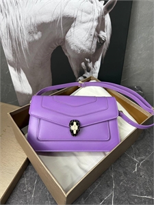 {{productViewItem.photos[photoViewList.activeNavIndex].Alt || productViewItem.photos[photoViewList.activeNavIndex].Description || 'Сумка BVLGARI'}}