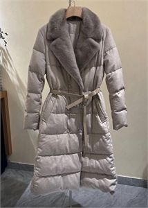 {{productViewItem.photos[photoViewList.activeNavIndex].Alt || productViewItem.photos[photoViewList.activeNavIndex].Description || 'Пуховое пальто LORO PIANA'}}