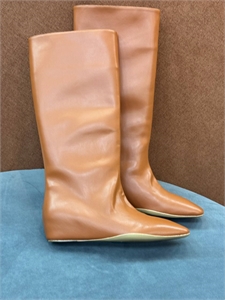{{productViewItem.photos[photoViewList.activeNavIndex].Alt || productViewItem.photos[photoViewList.activeNavIndex].Description || 'Сапоги JIL SANDER'}}