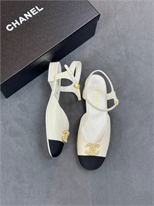 {{productViewItem.photos[photoViewList.activeNavIndex].Alt || productViewItem.photos[photoViewList.activeNavIndex].Description || 'Балетки CHANEL'}}