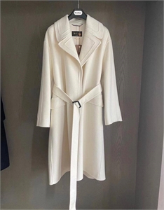 {{productViewItem.photos[photoViewList.activeNavIndex].Alt || productViewItem.photos[photoViewList.activeNavIndex].Description || 'Пальто LORO PIANA'}}