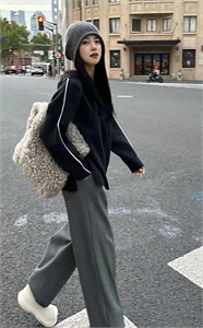 {{productViewItem.photos[photoViewList.activeNavIndex].Alt || productViewItem.photos[photoViewList.activeNavIndex].Description || 'Свитер BRUNELLO CUCINELLI'}}