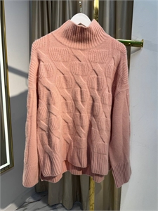 {{productViewItem.photos[photoViewList.activeNavIndex].Alt || productViewItem.photos[photoViewList.activeNavIndex].Description || 'Свитер LORO PIANA'}}