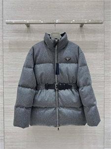 {{productViewItem.photos[photoViewList.activeNavIndex].Alt || productViewItem.photos[photoViewList.activeNavIndex].Description || 'Куртка PRADA'}}