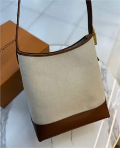 {{productViewItem.photos[photoViewList.activeNavIndex].Alt || productViewItem.photos[photoViewList.activeNavIndex].Description || 'Сумка  LOUIS VUITTON'}}