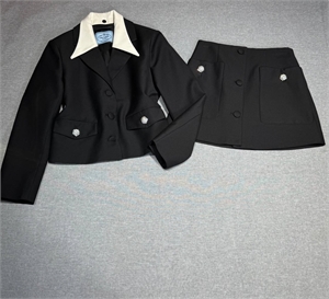 {{productViewItem.photos[photoViewList.activeNavIndex].Alt || productViewItem.photos[photoViewList.activeNavIndex].Description || 'Юбка PRADA'}}