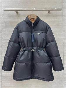 {{productViewItem.photos[photoViewList.activeNavIndex].Alt || productViewItem.photos[photoViewList.activeNavIndex].Description || 'Пуховик PRADA'}}