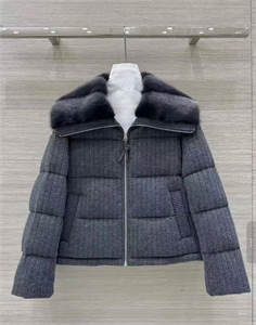 {{productViewItem.photos[photoViewList.activeNavIndex].Alt || productViewItem.photos[photoViewList.activeNavIndex].Description || 'Куртка  BRUNELLO CUCINELLI Воротник Норка'}}