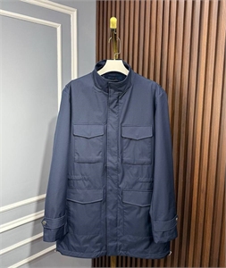 {{productViewItem.photos[photoViewList.activeNavIndex].Alt || productViewItem.photos[photoViewList.activeNavIndex].Description || 'Ветровка KITON'}}