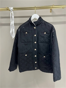 {{productViewItem.photos[photoViewList.activeNavIndex].Alt || productViewItem.photos[photoViewList.activeNavIndex].Description || 'Куртка CHANEL'}}