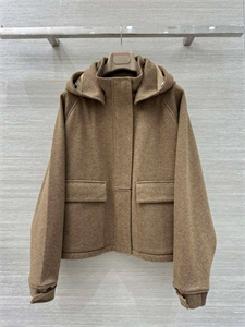 {{productViewItem.photos[photoViewList.activeNavIndex].Alt || productViewItem.photos[photoViewList.activeNavIndex].Description || 'Бомбер LORO PIANA'}}