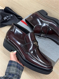 {{productViewItem.photos[photoViewList.activeNavIndex].Alt || productViewItem.photos[photoViewList.activeNavIndex].Description || 'Ботинки PRADA'}}