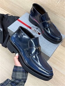 {{productViewItem.photos[photoViewList.activeNavIndex].Alt || productViewItem.photos[photoViewList.activeNavIndex].Description || 'Ботинки PRADA'}}