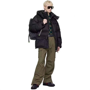 {{productViewItem.photos[photoViewList.activeNavIndex].Alt || productViewItem.photos[photoViewList.activeNavIndex].Description || 'Куртка пуховик GUCCI'}}