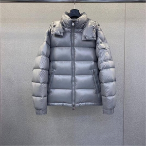 {{productViewItem.photos[photoViewList.activeNavIndex].Alt || productViewItem.photos[photoViewList.activeNavIndex].Description || 'Куртка пуховик MONCLER'}}