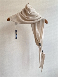 {{productViewItem.photos[photoViewList.activeNavIndex].Alt || productViewItem.photos[photoViewList.activeNavIndex].Description || 'Платок BRUNELLO CUCINELLI'}}