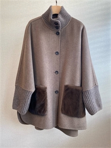 {{productViewItem.photos[photoViewList.activeNavIndex].Alt || productViewItem.photos[photoViewList.activeNavIndex].Description || 'Пальто LORO PIANA'}}