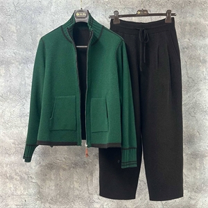 {{productViewItem.photos[photoViewList.activeNavIndex].Alt || productViewItem.photos[photoViewList.activeNavIndex].Description || 'Костюм LORO PIANA'}}