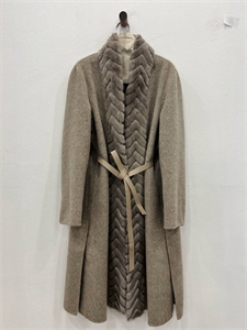 {{productViewItem.photos[photoViewList.activeNavIndex].Alt || productViewItem.photos[photoViewList.activeNavIndex].Description || 'Пальто LORO PIANA Натуральный мех'}}