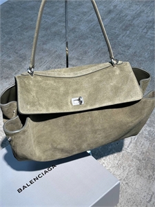 {{productViewItem.photos[photoViewList.activeNavIndex].Alt || productViewItem.photos[photoViewList.activeNavIndex].Description || 'Сумка BALENCIAGA'}}