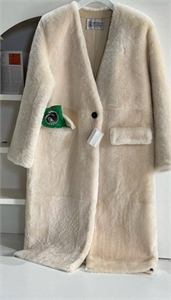 {{productViewItem.photos[photoViewList.activeNavIndex].Alt || productViewItem.photos[photoViewList.activeNavIndex].Description || 'Шуба BRUNELLO CUCINELLI Овчина'}}