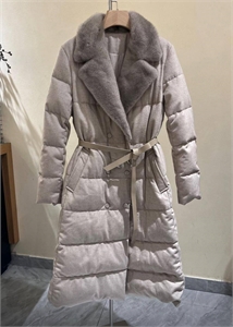 {{productViewItem.photos[photoViewList.activeNavIndex].Alt || productViewItem.photos[photoViewList.activeNavIndex].Description || 'Пальто BRUNELLO CUCINELLI'}}